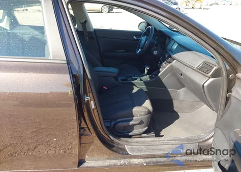 2018 Kia Optima Lx z USA, uszkodzony, nr VIN KNAGT4L39J5233301